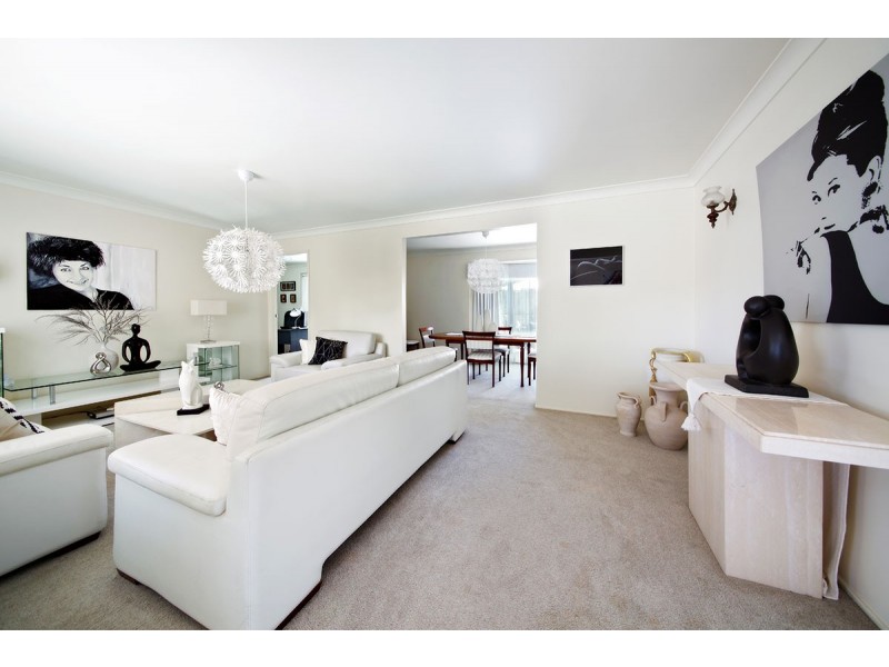 10 Black Close, Illawong NSW 2234