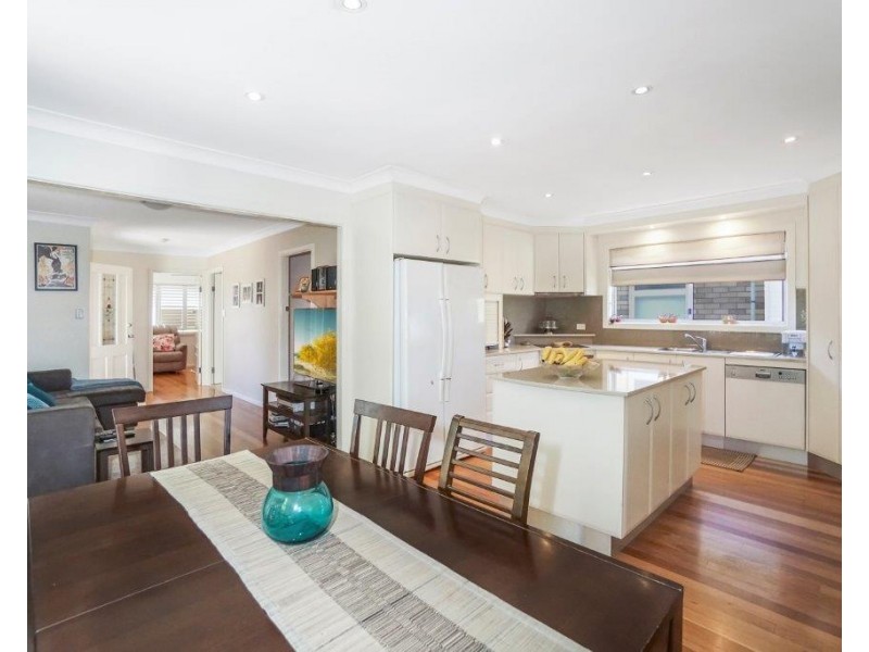 10 Jindabyne Crescent, Peakhurst Heights NSW 2210