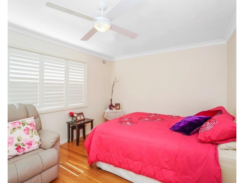 10 Jindabyne Crescent, Peakhurst Heights NSW 2210