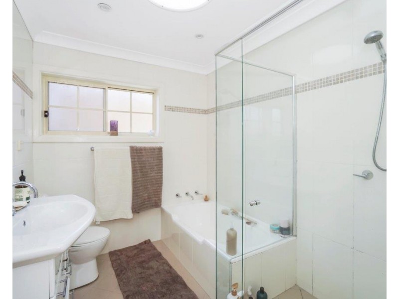 10 Jindabyne Crescent, Peakhurst Heights NSW 2210