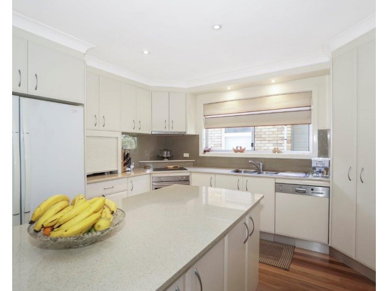 10 Jindabyne Crescent, Peakhurst Heights NSW 2210