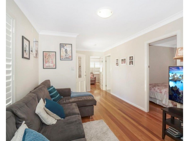 10 Jindabyne Crescent, Peakhurst Heights NSW 2210