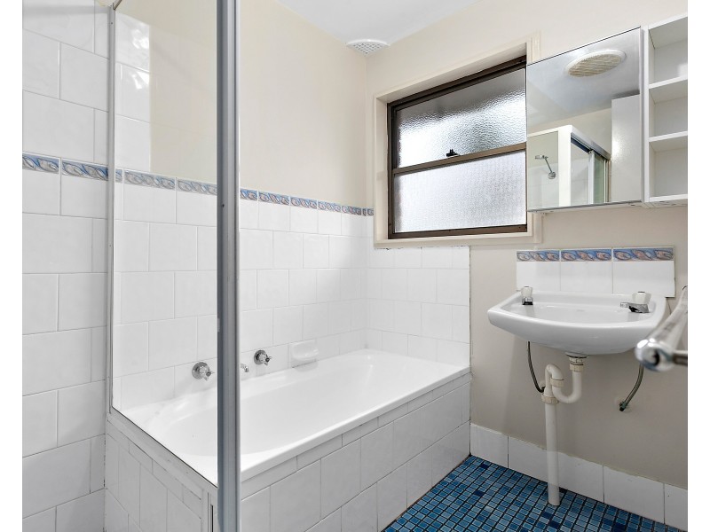 1 Bromwich Place, Menai NSW 2234
