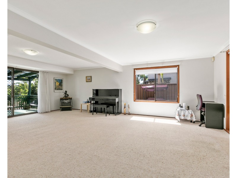 8 Northbrook Place, Illawong NSW 2234