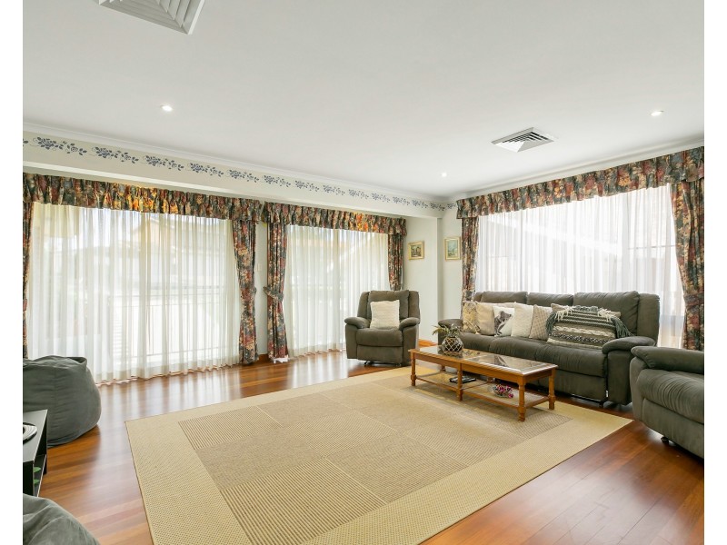 8 Northbrook Place, Illawong NSW 2234