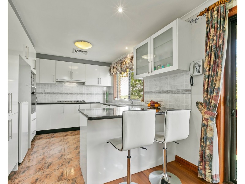 8 Northbrook Place, Illawong NSW 2234