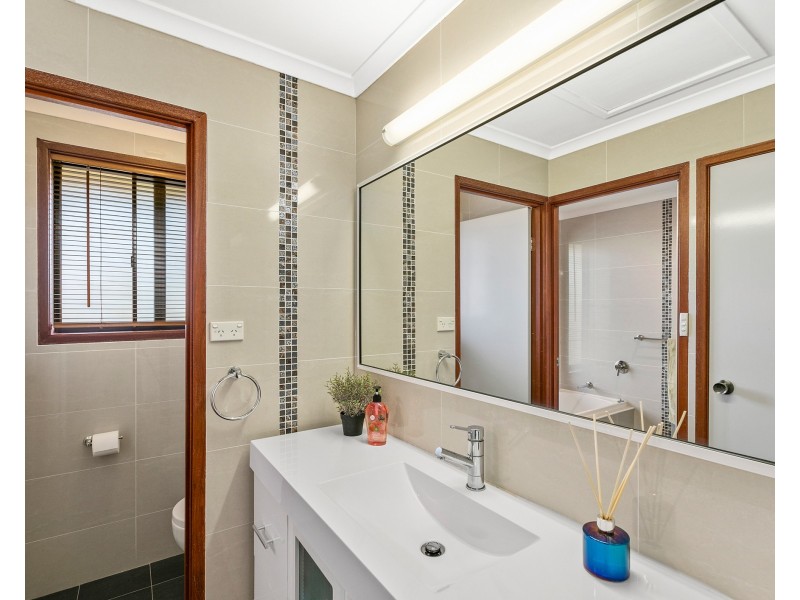 8 Northbrook Place, Illawong NSW 2234