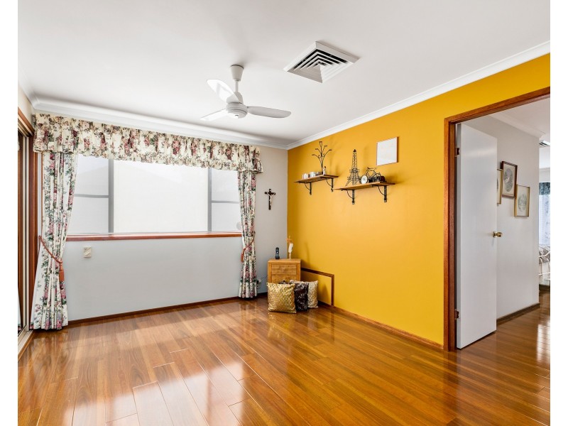 8 Northbrook Place, Illawong NSW 2234