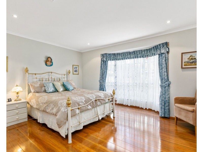 8 Northbrook Place, Illawong NSW 2234