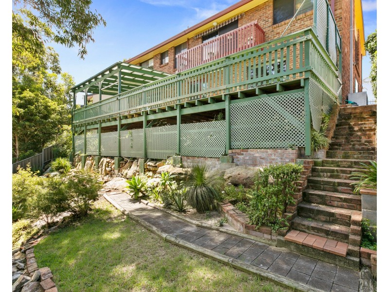 8 Northbrook Place, Illawong NSW 2234