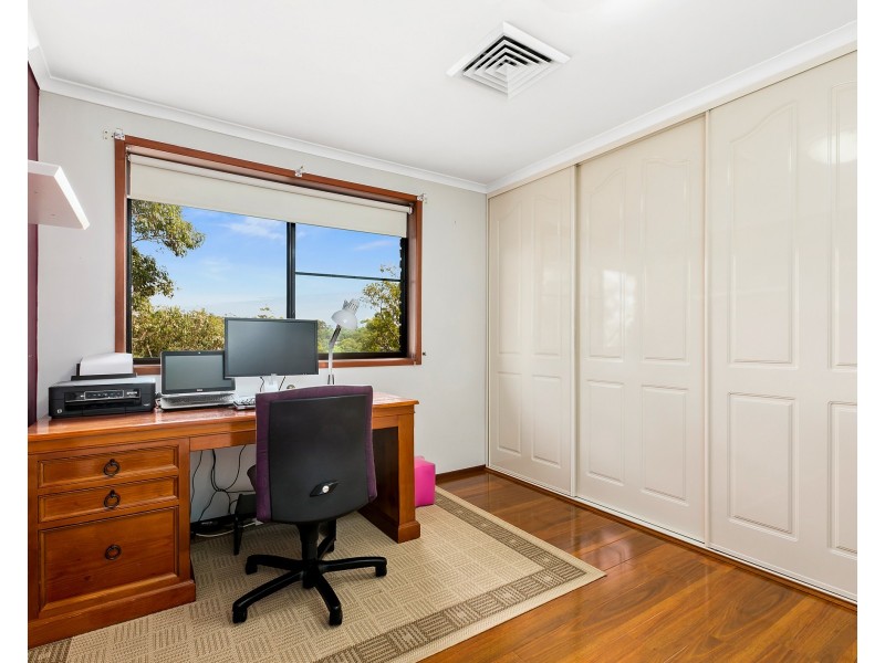 8 Northbrook Place, Illawong NSW 2234