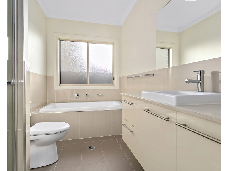 17 Lone Pine Ave, Milperra NSW 2214