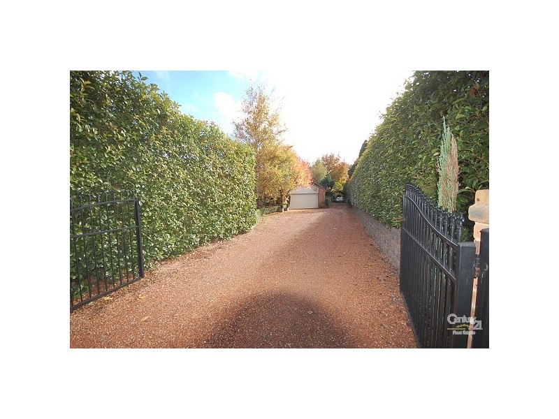 37 Nerang Street, Burradoo NSW 2576