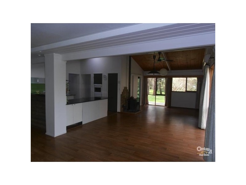 10 The Falls Road, Yerrinbool NSW 2575
