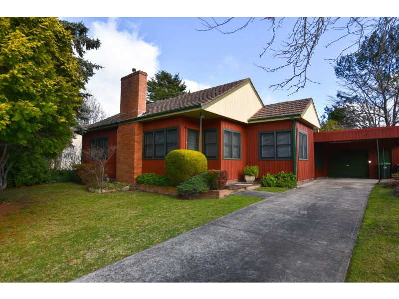 15 Gordon Road, Bowral NSW 2576