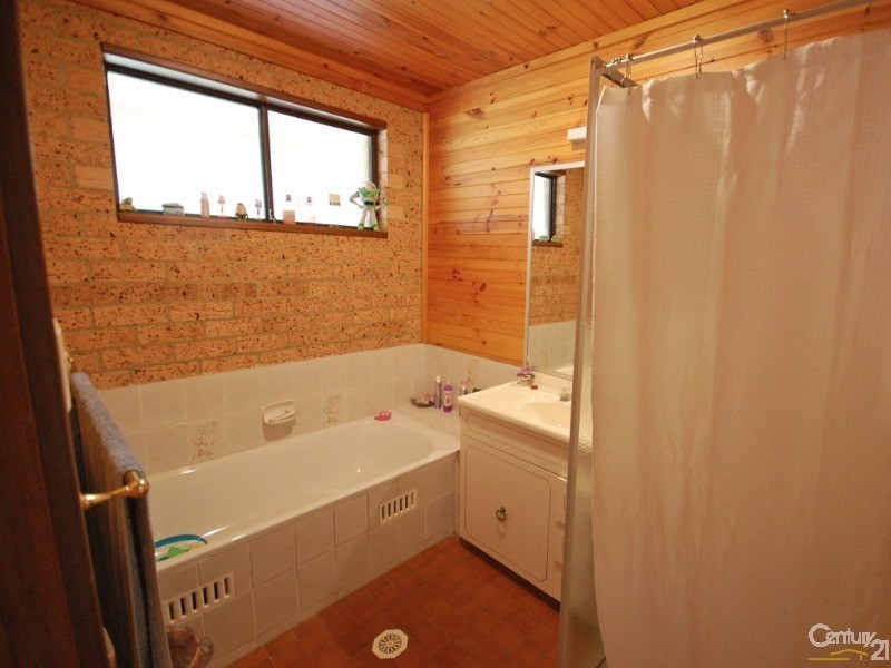 64 Ella Street, Hill Top NSW 2575