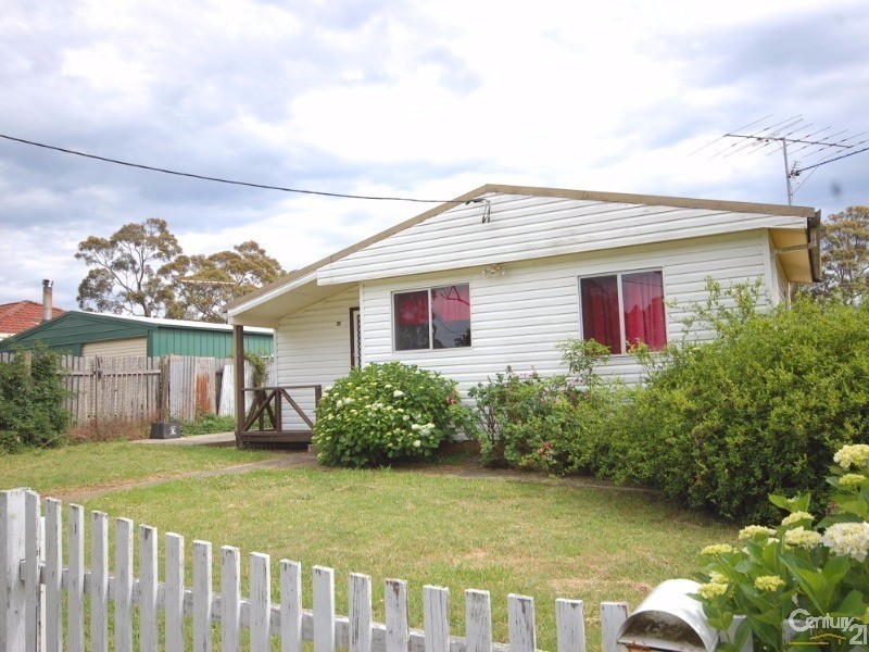 28 Laura Street, Hill Top NSW 2575