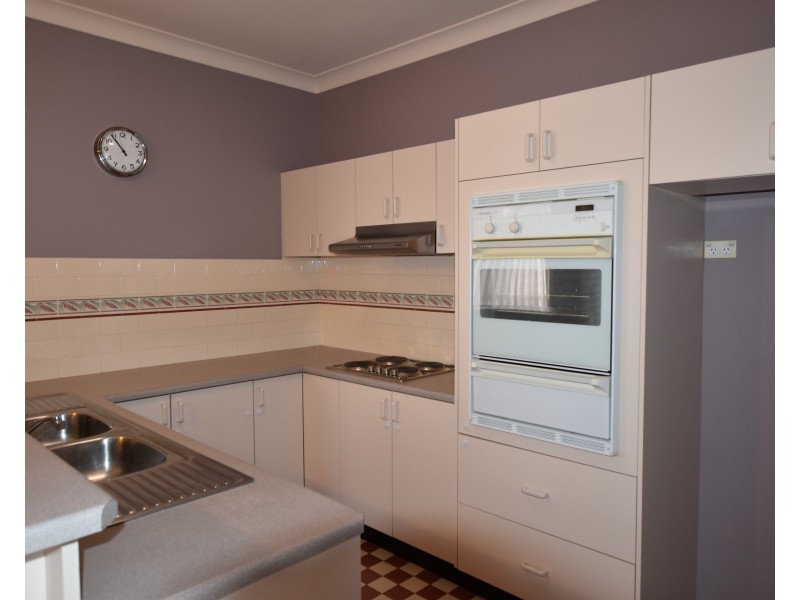 8 Oxley Grove, Tahmoor NSW 2573