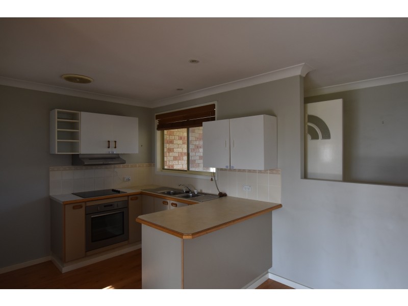 10 Raglan Street, Hill Top NSW 2575