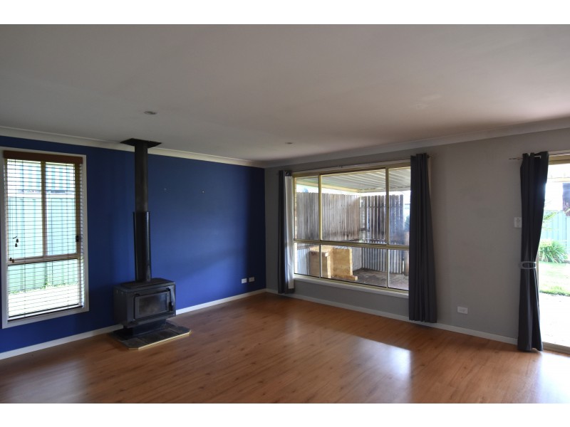 10 Raglan Street, Hill Top NSW 2575