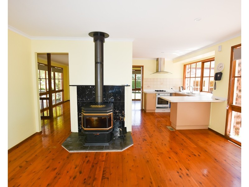 6 Telopea Street, Colo Vale NSW 2575