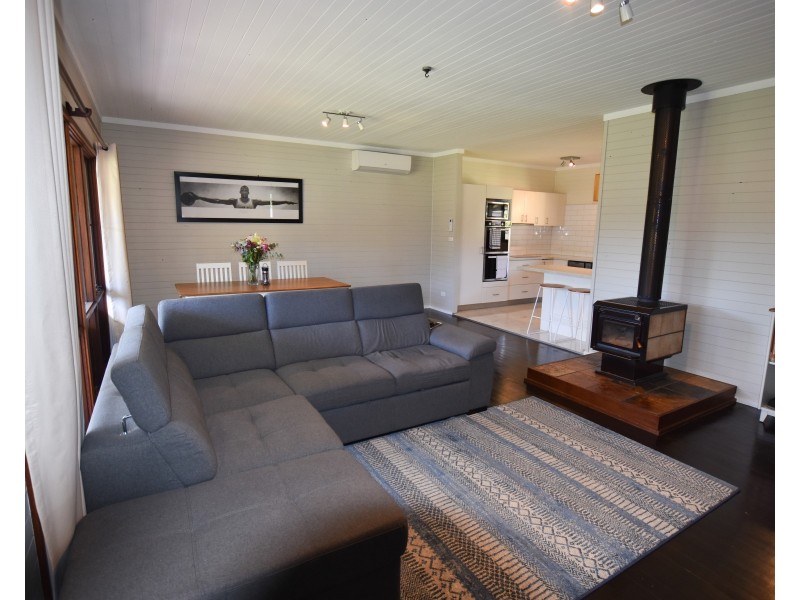 4 Government Road, Yerrinbool NSW 2575