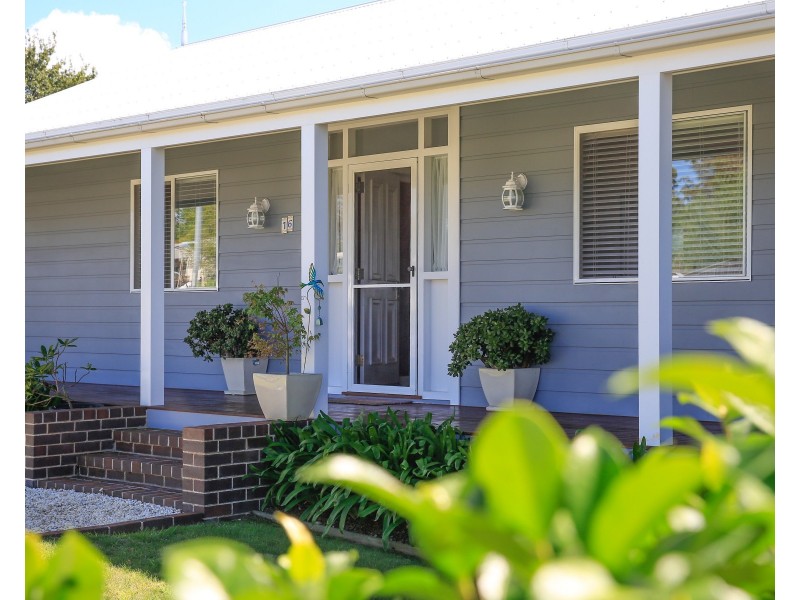16  Raglan Street, Hill Top NSW 2575