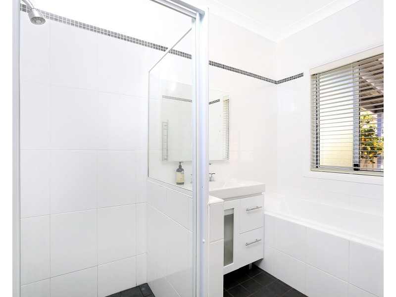 16  Raglan Street, Hill Top NSW 2575