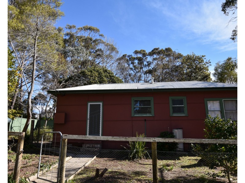 42 Railway Ave, Colo Vale NSW 2575