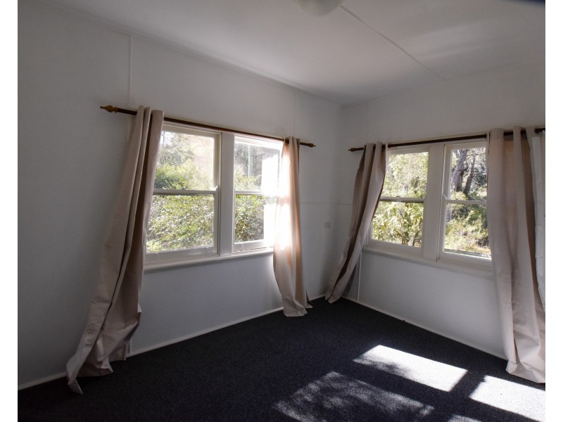 42 Railway Ave, Colo Vale NSW 2575