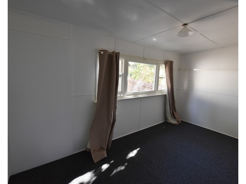 42 Railway Ave, Colo Vale NSW 2575