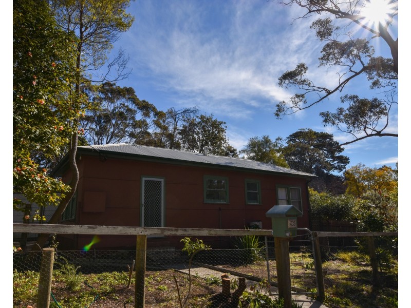 42 Railway Ave, Colo Vale NSW 2575