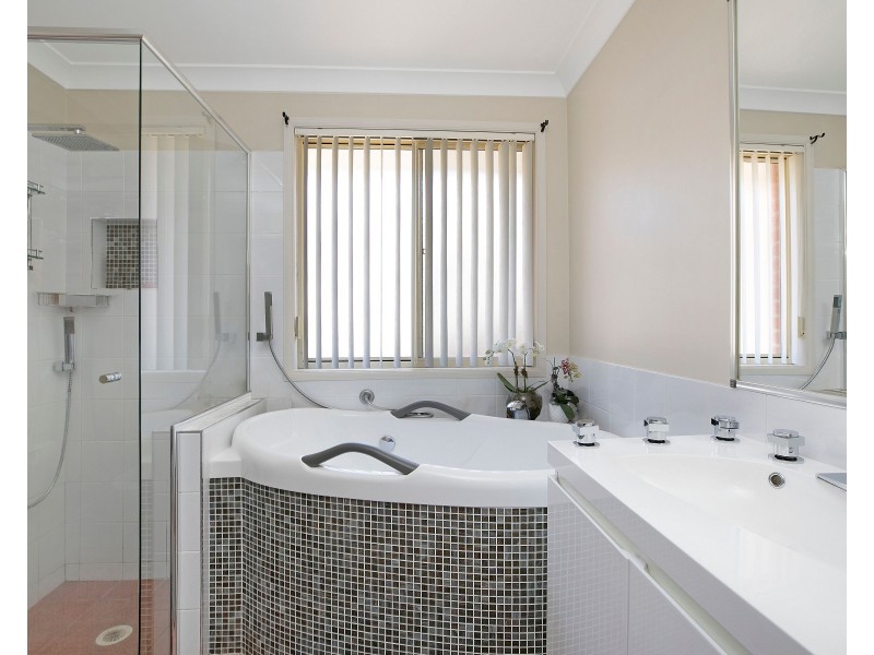 15  King Street, Hill Top NSW 2575