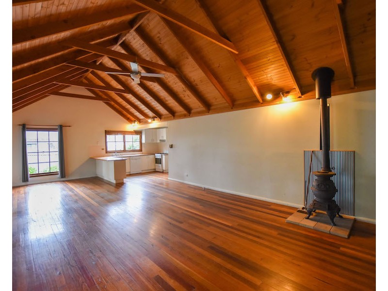 6  Railway Parade, Braemar NSW 2575