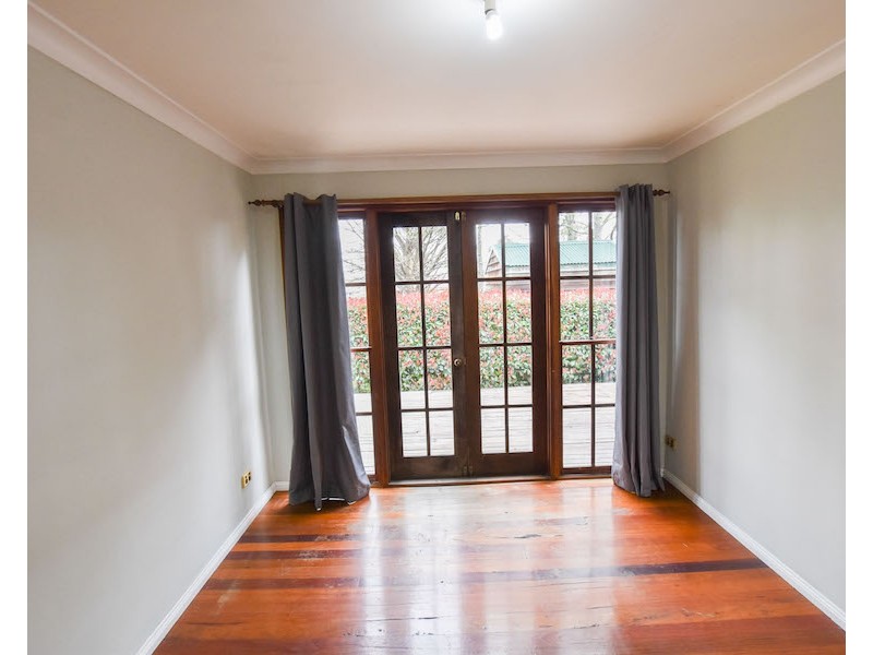 6  Railway Parade, Braemar NSW 2575