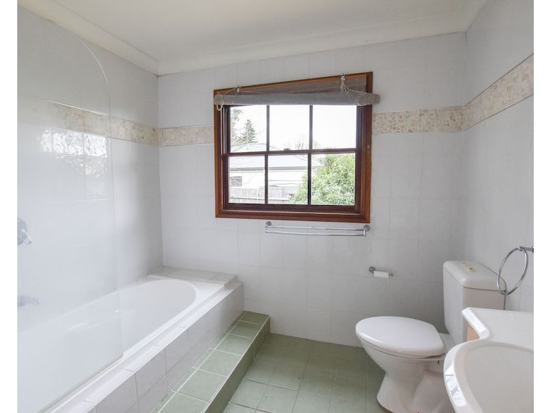 6  Railway Parade, Braemar NSW 2575