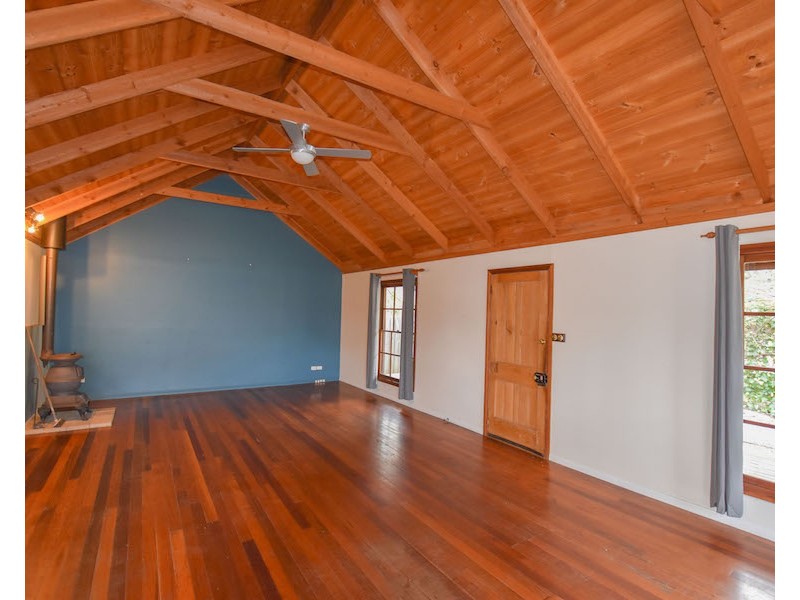 6  Railway Parade, Braemar NSW 2575