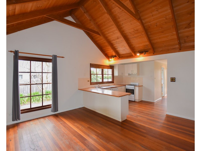 6  Railway Parade, Braemar NSW 2575