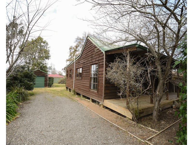 6  Railway Parade, Braemar NSW 2575