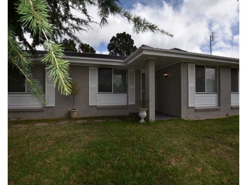 13 Willow Drive, Moss Vale NSW 2577