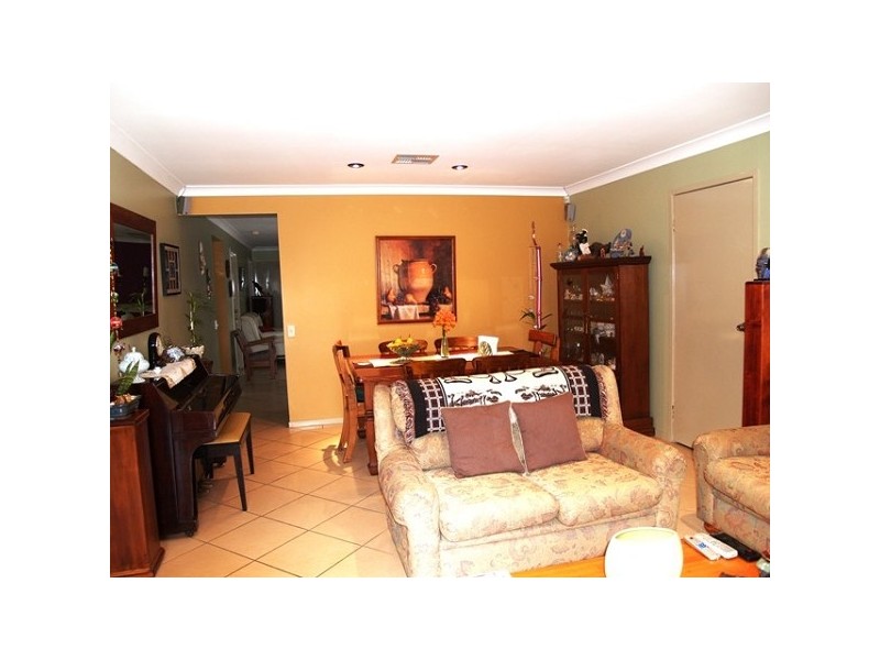 10 Woburn Place, Glenmore Park NSW 2745