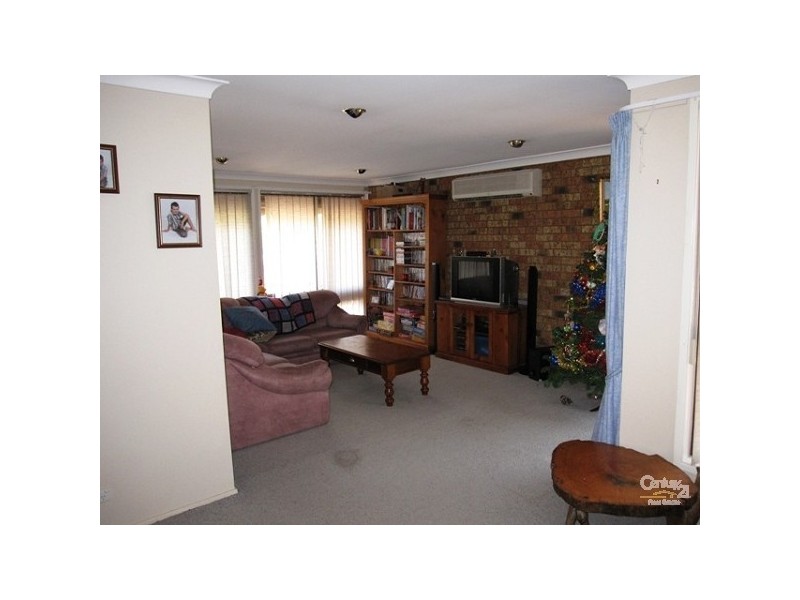 21 Waterfall  Crescent, Cranebrook NSW 2749