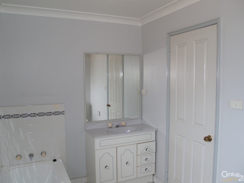 1/5 Gilmore Close, Glenmore Park NSW 2745