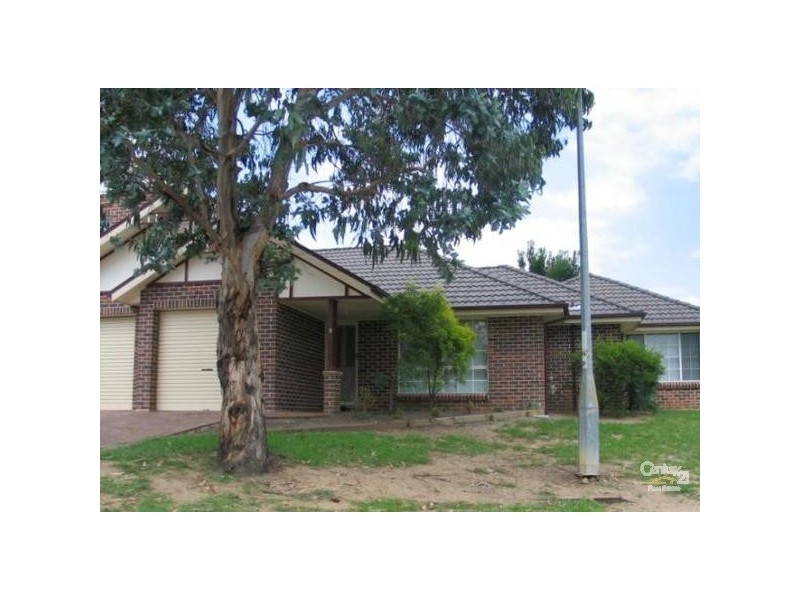 2/1 Dutton Place, Glenmore Park NSW 2745