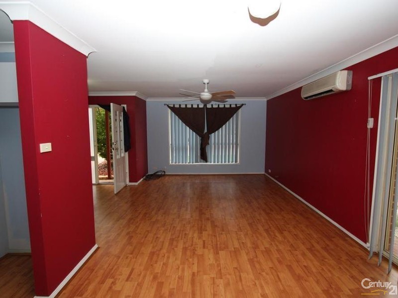 2/44-46 Luttrell Street, Glenmore Park NSW 2745