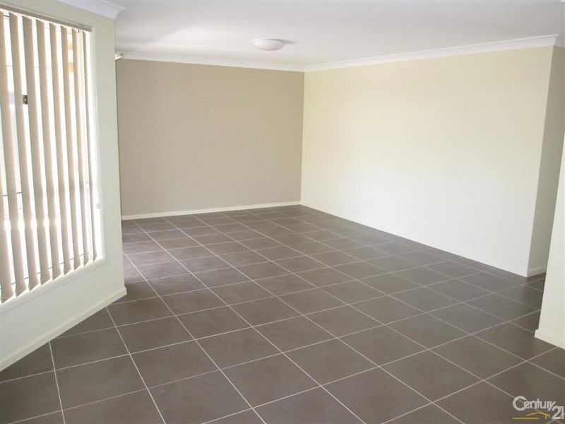 18 Maiden Avenue, Ropes Crossing NSW 2760