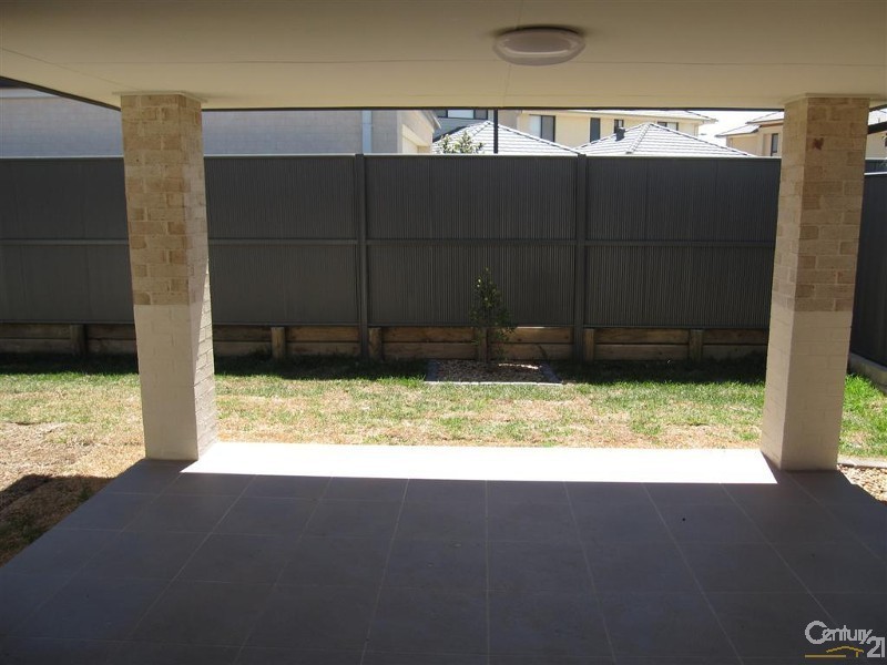 18 Maiden Avenue, Ropes Crossing NSW 2760