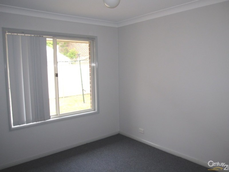 2/1 Dutton Place, Glenmore Park NSW 2745