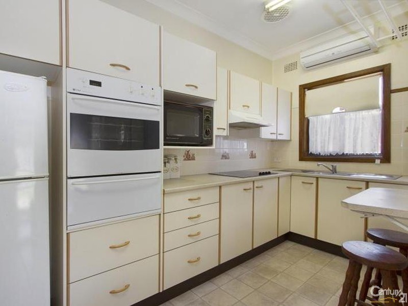 1 Kenarf Close, Kingswood NSW 2747