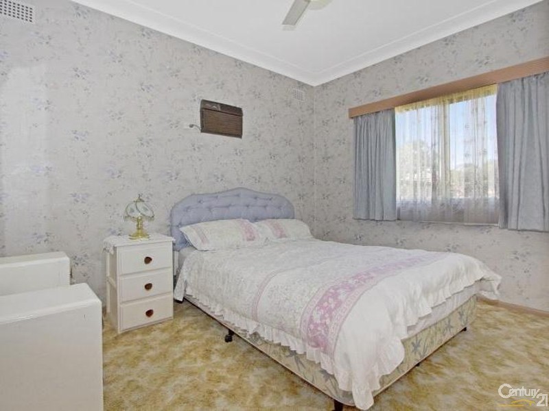 1 Kenarf Close, Kingswood NSW 2747